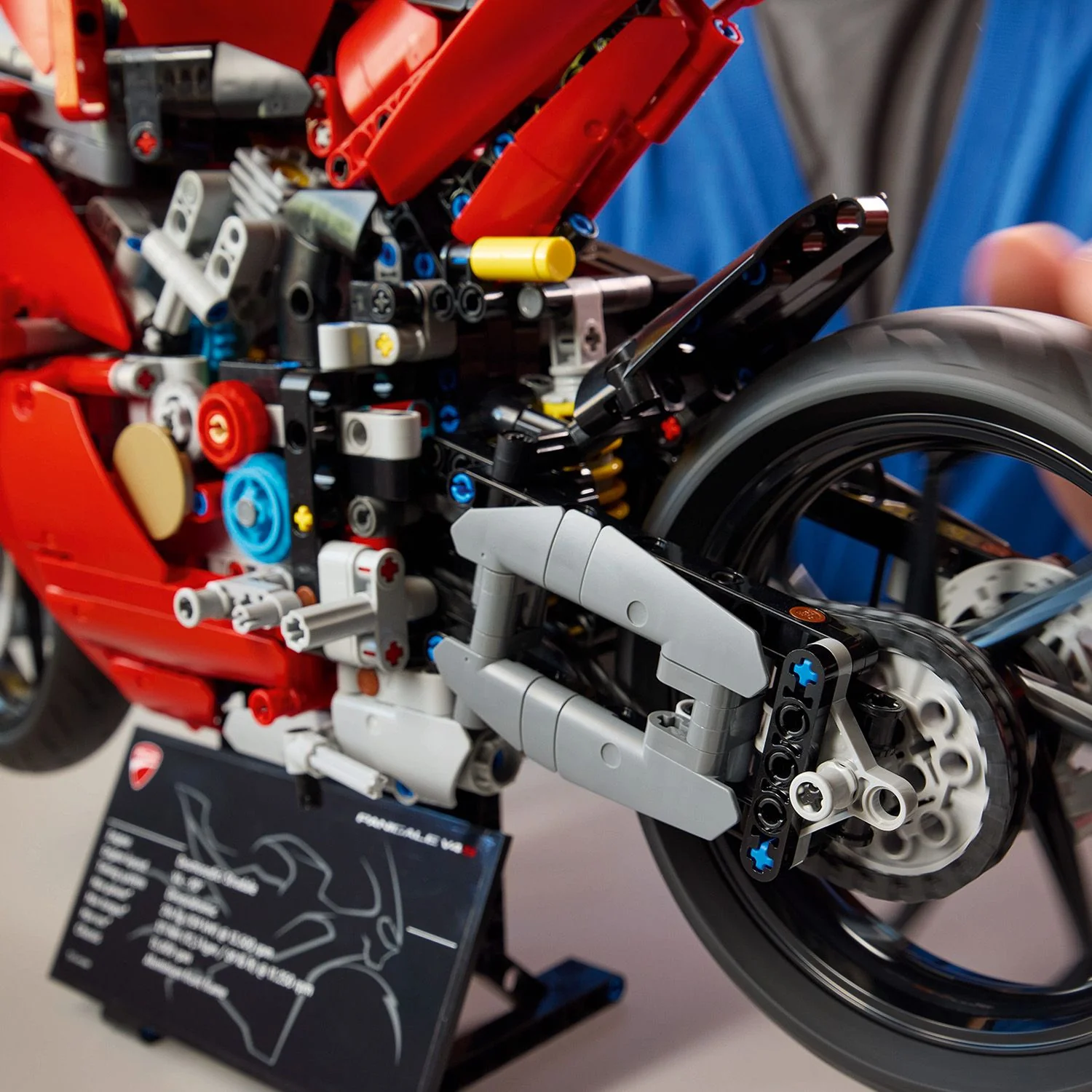 LEGO Technic Backhoe Loader 42197 - Image 10